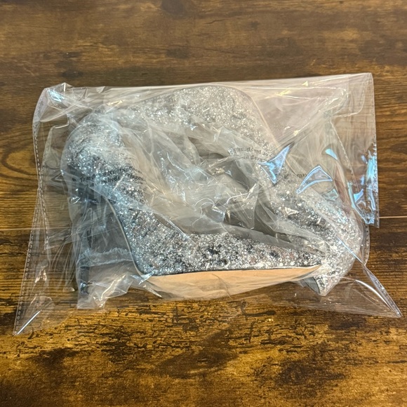 Jimmy Choo Silver Glitter Romy Pointed Toe Pumps Size 38 US size 8 - Picture 9 of 9